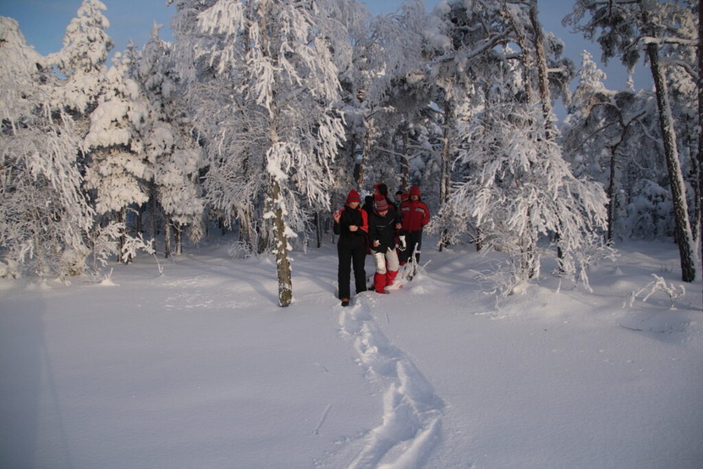 Schneeschuhe wanderung in Estland.