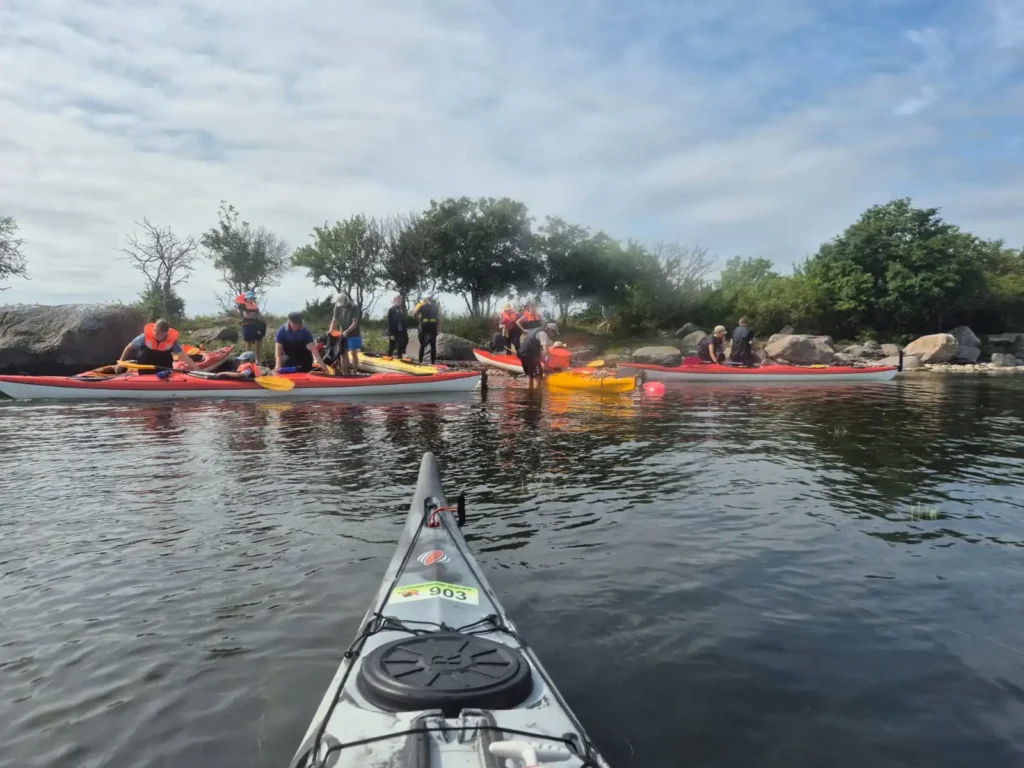 Kajakfahren auf der Ostsee zwischen den estnischen Inseln