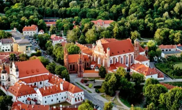 Altstadt von Vilnius in Litauen mit historischer Architektur