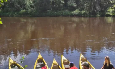 Kanureise in Estland und Lettland durch ruhige Gewässer und unberührte Natur