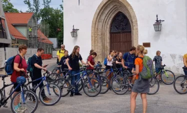 Familien-Fahrradtour durch die Natur in Estland und Lettland mit abwechslungsreichen Landschaften